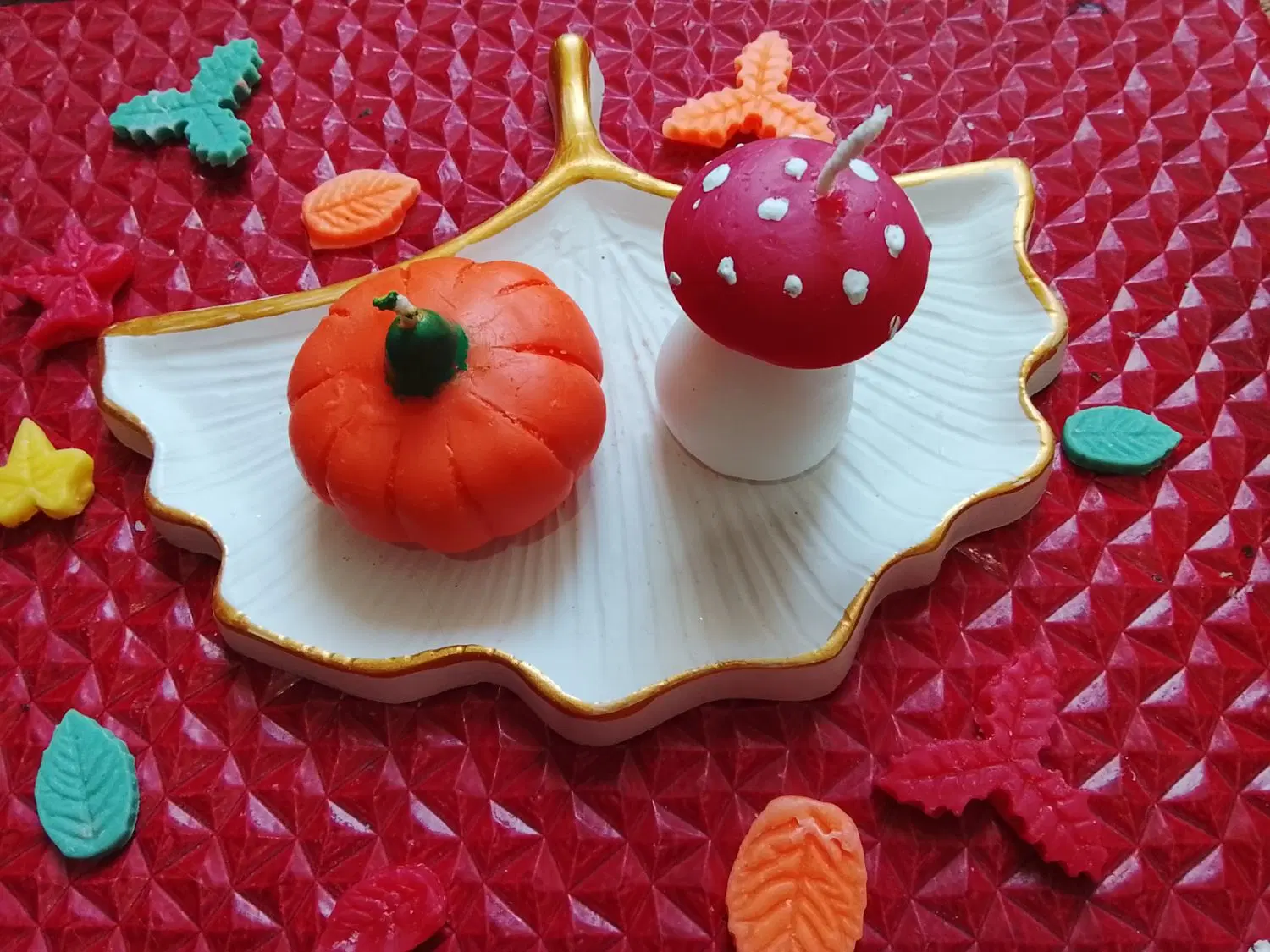 برگ جینگو پاییزی (جینکو سنگ مصنوعی با شمع کدو وقارچ)